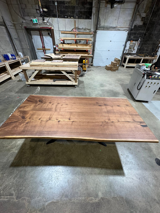 Table à manger Live Edge en noyer 96L 46W