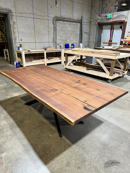 Table à manger Live Edge en noyer 96L 46W