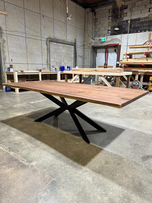 Table à manger Live Edge en noyer 96L 46W