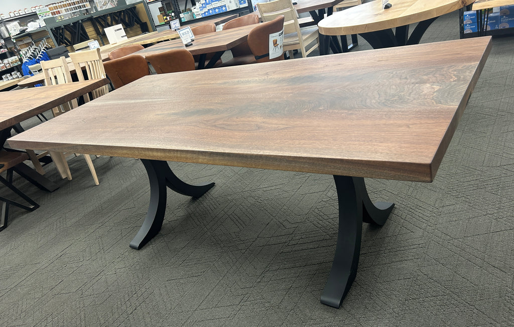 Table à manger en noyer massif 84L 40W