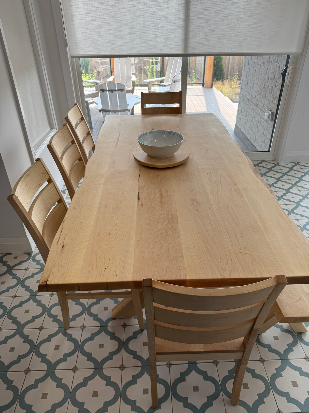 Mesa de comedor rectangular de madera de arce macizo transparente hecha a medida