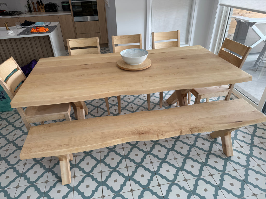 Mesa de comedor rectangular de madera de arce macizo transparente hecha a medida