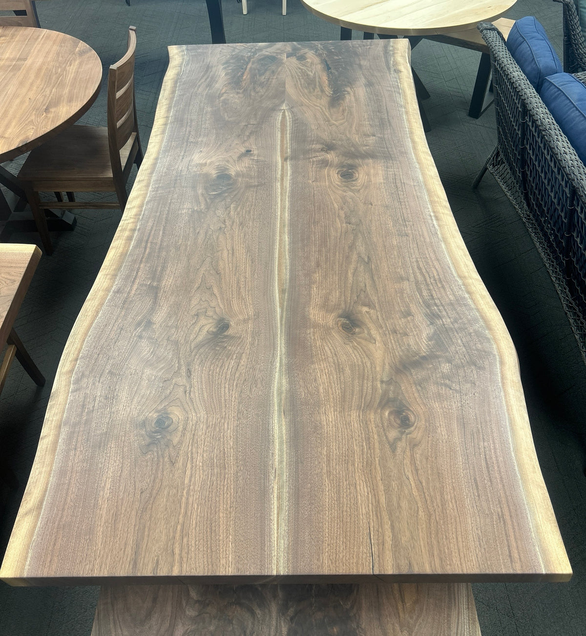 Table à manger en noyer massif « Live Edge » de 96 po L x 44 po l