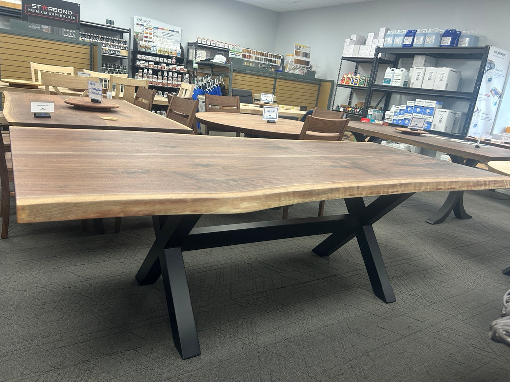 Table à manger en noyer massif « Live Edge » de 96 po L x 44 po l
