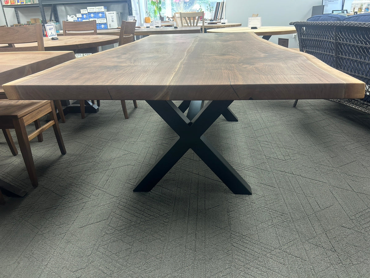 Table à manger en noyer massif « Live Edge » de 96 po L x 44 po l