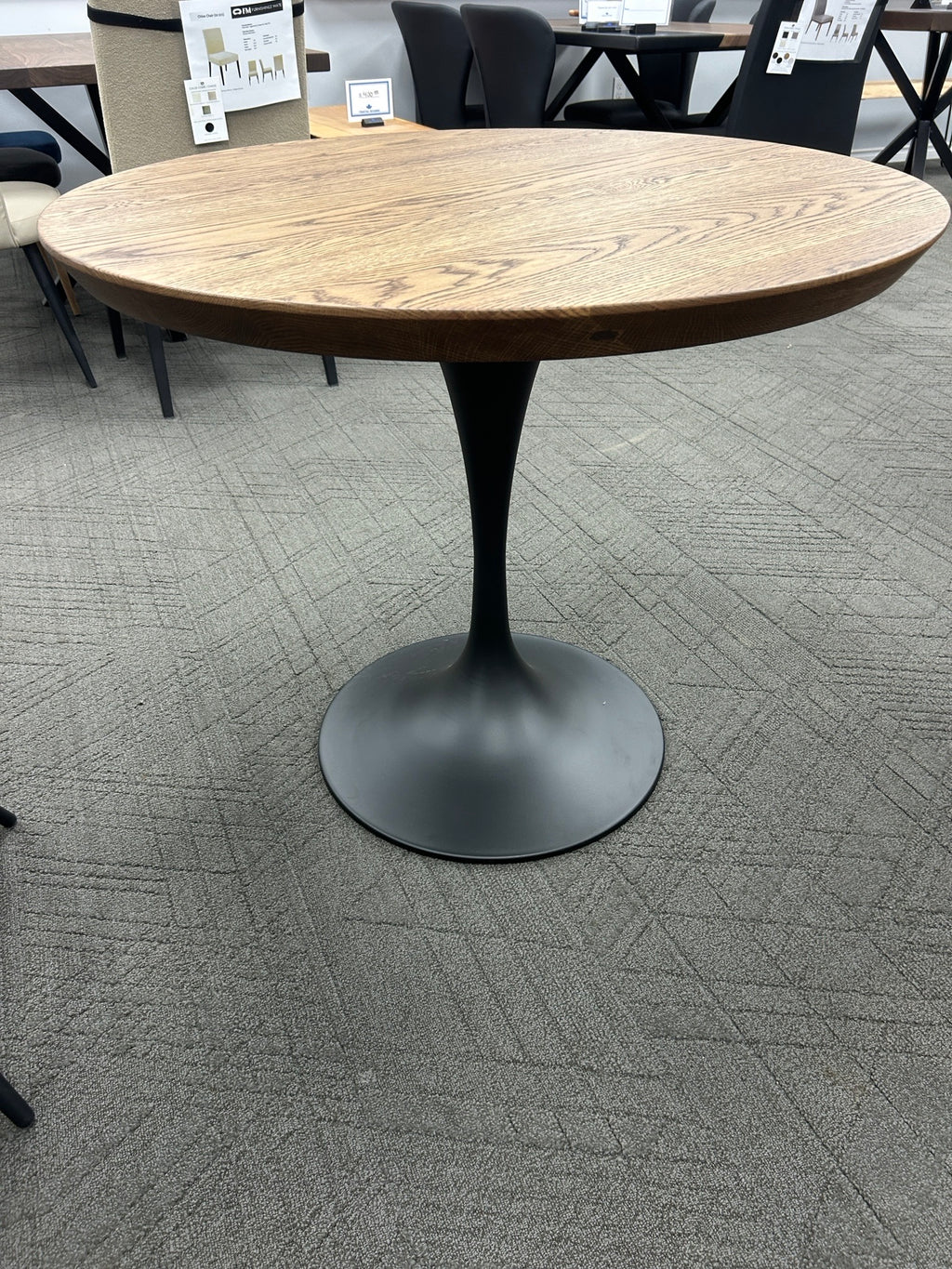 Round Oak Dining Table 35” with bevel Edge