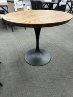 Round Oak Dining Table 35” with bevel Edge
