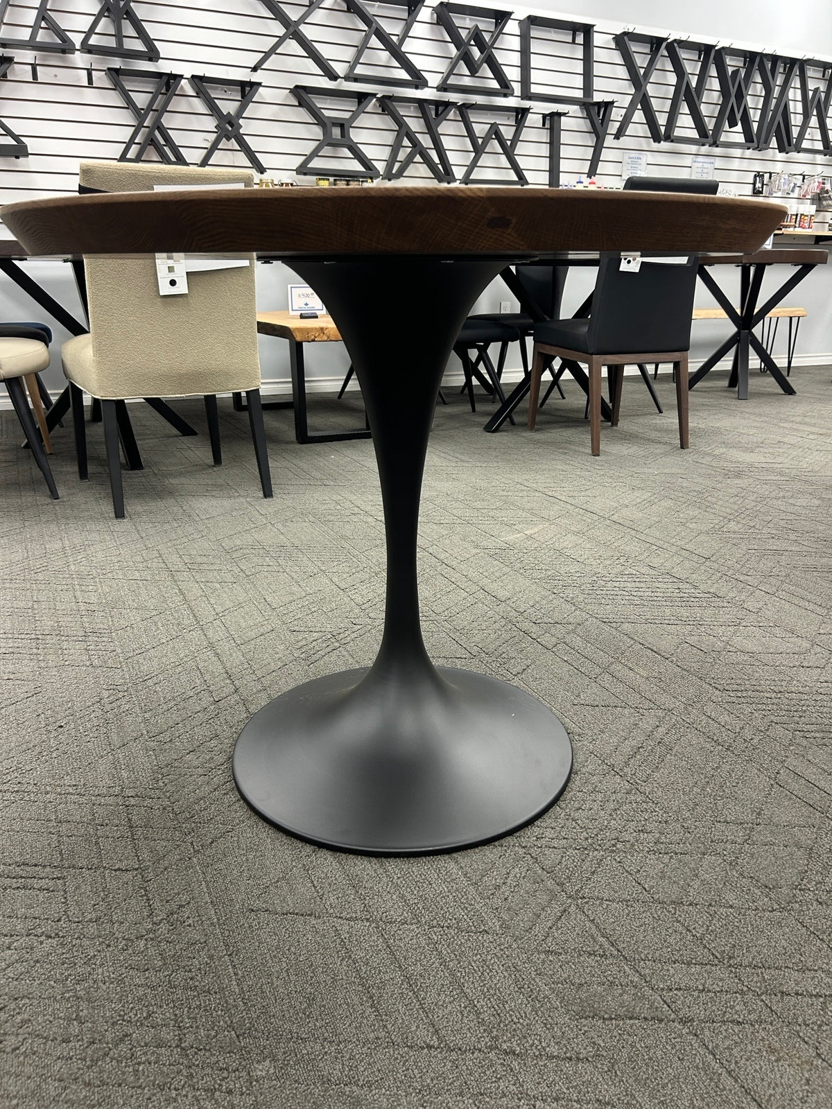 Round Oak Dining Table 35” with bevel Edge