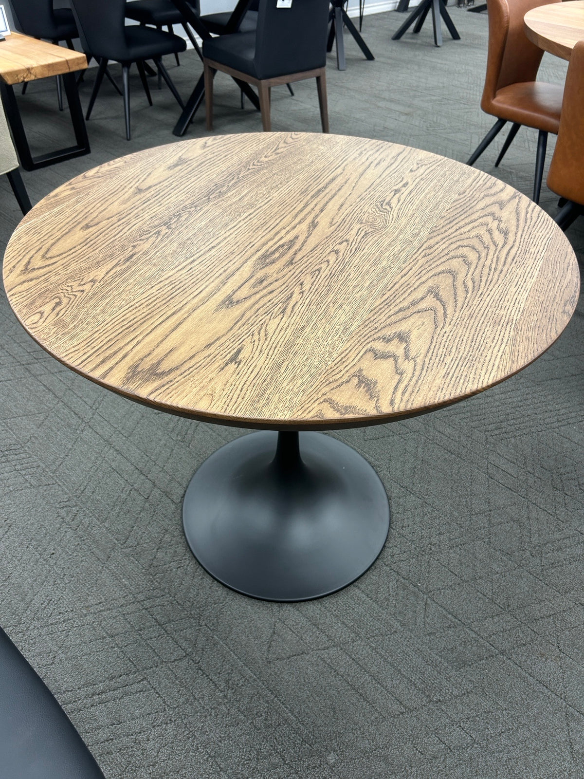 Round Oak Dining Table 35” with bevel Edge