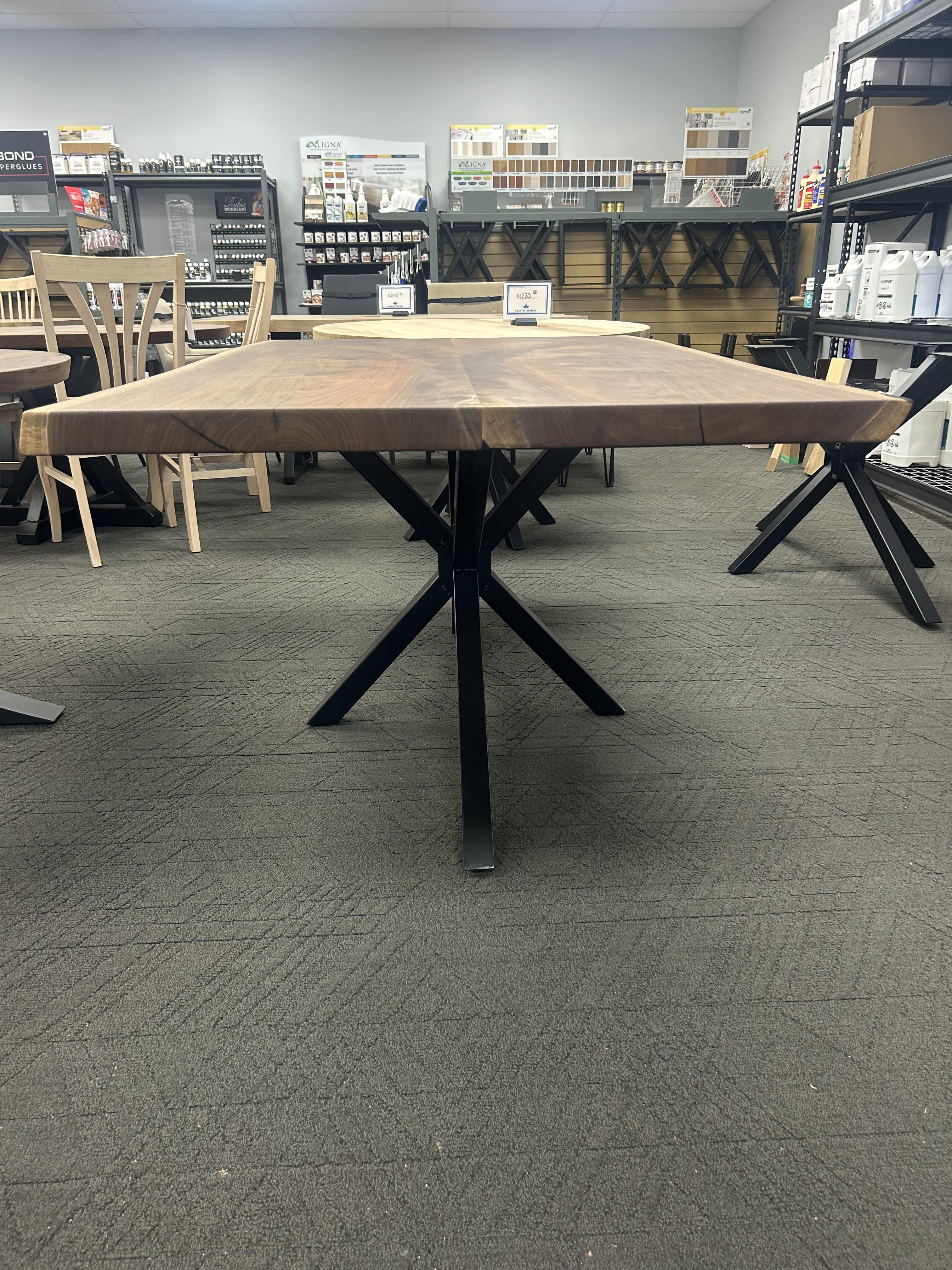Table à manger en noyer massif bords bruts 66L 40W