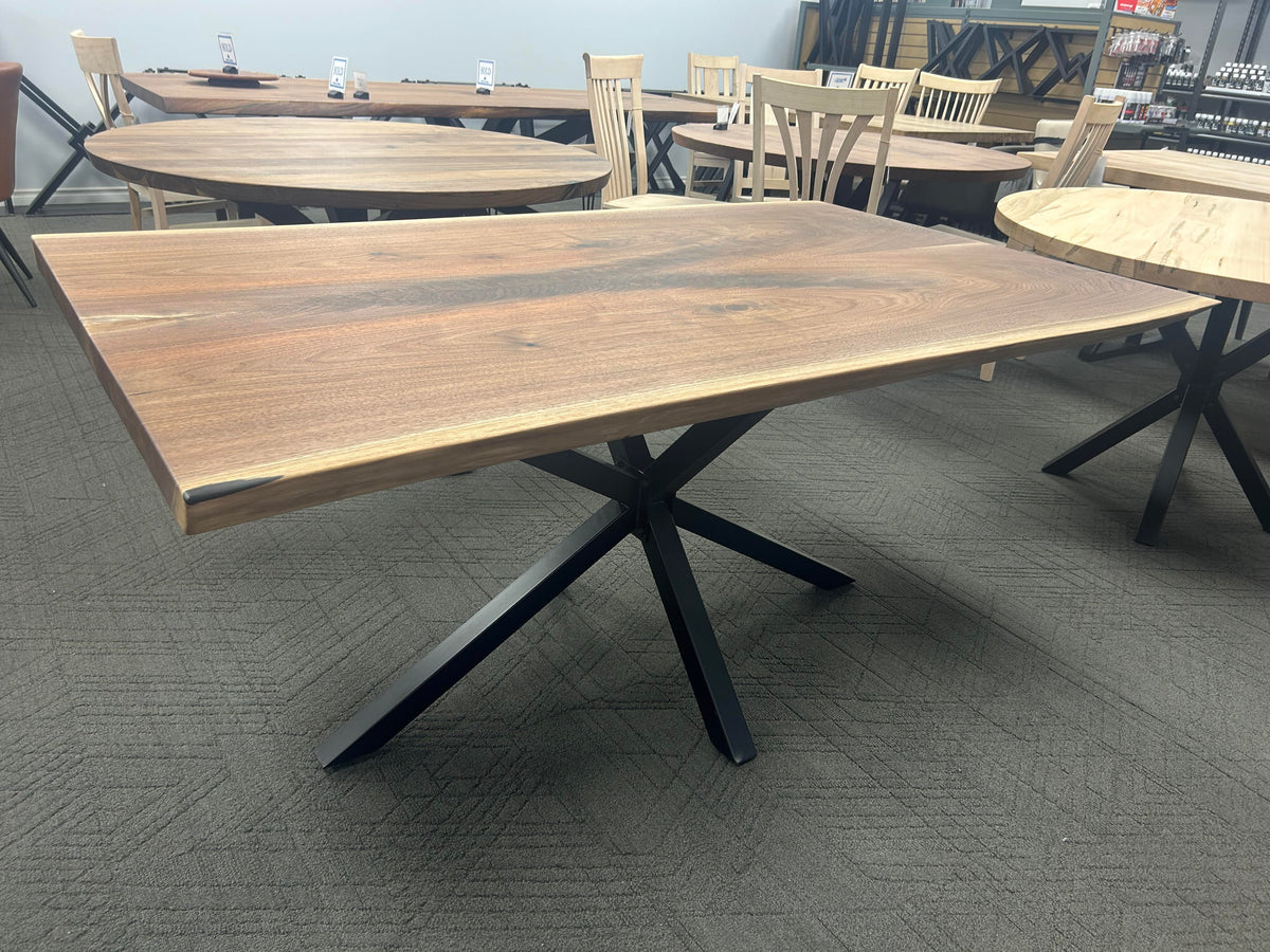 Table à manger en noyer massif bords bruts 66L 40W