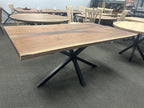 Table à manger en noyer massif bords bruts 66L 40W
