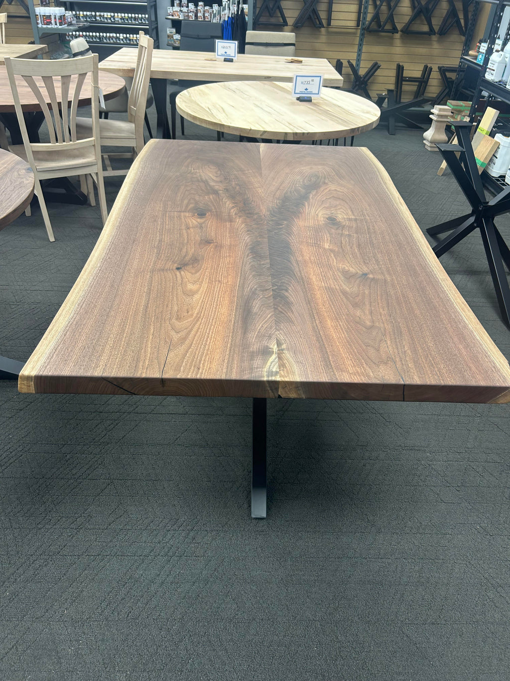 Table à manger en noyer massif bords bruts 66L 40W