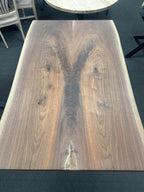 Table à manger en noyer massif bords bruts 66L 40W