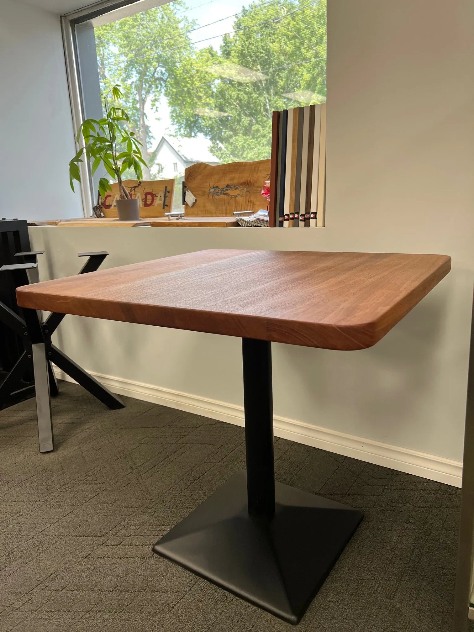 Table carrée de bistrot/de jeu en acajou - 80 x 80 cm