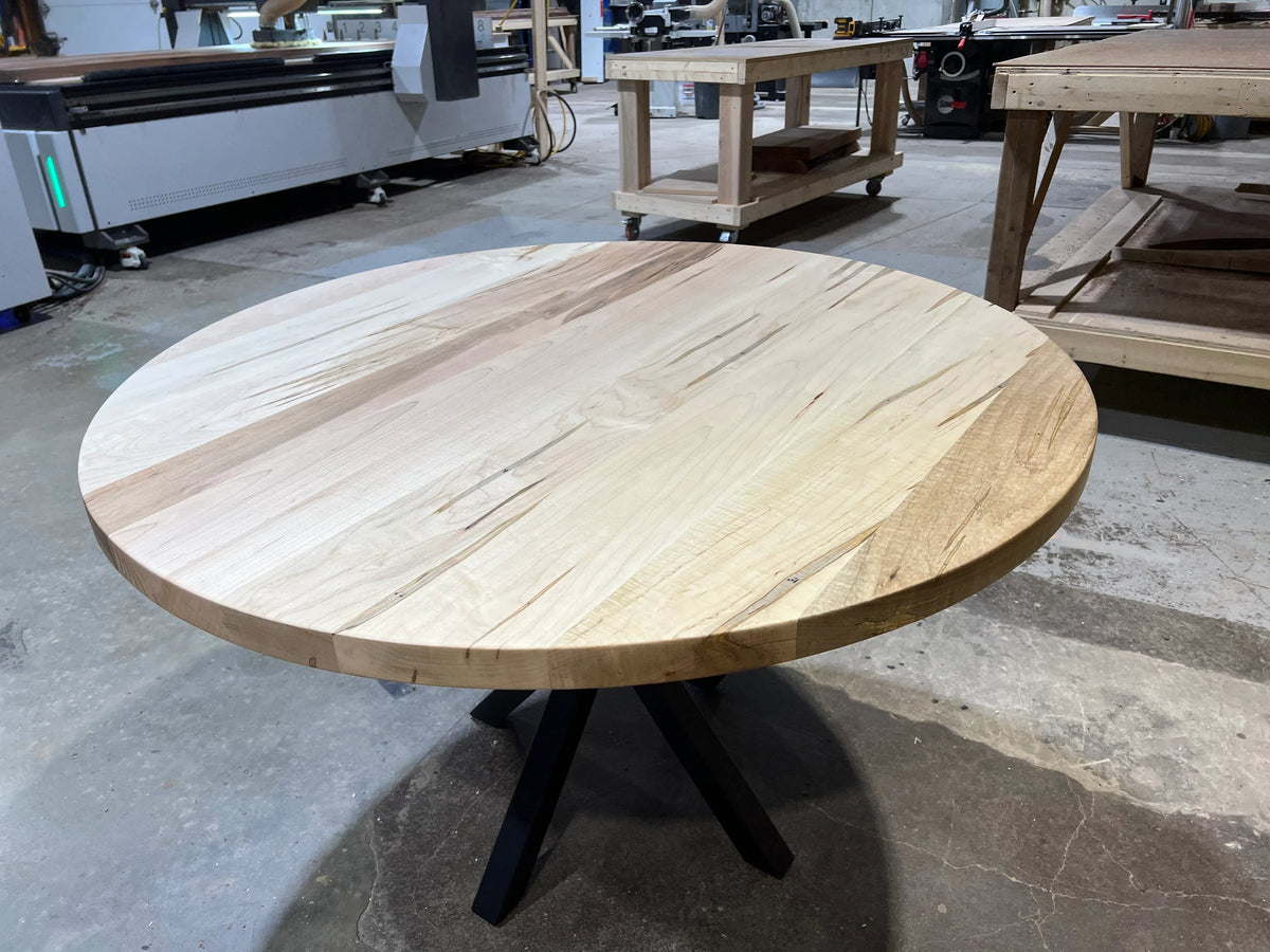 Mesa de comedor de arce redonda con gusanos de 48"