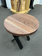 Table d'appoint ronde en noyer de 23 pouces